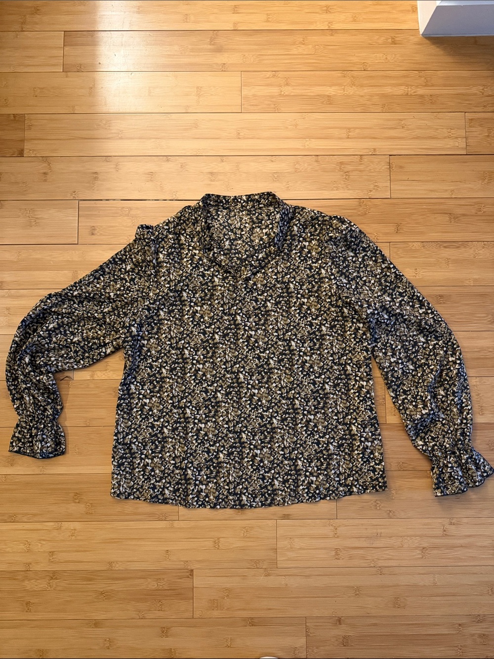 Black Floral V-Neck Long Sleeve Blouse